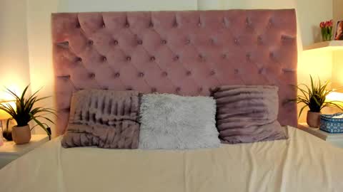 Snapshot of maiamini chatting on 02.25.25 Maia online show from 02.25.25