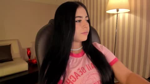 Snapshot of maiiitee_ chatting on 11.19.25 Mait online show from 11.19.25