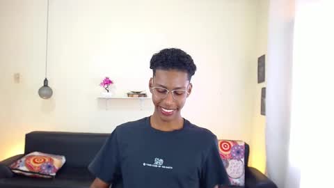 Snapshot of maiki18 chatting on 02.13.25 I am Maik online show from 02.13.25