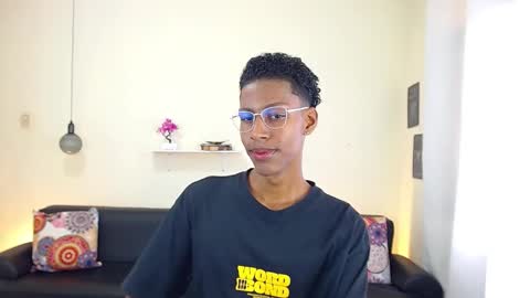 Snapshot of maiki18 chatting on 02.14.25 I am Maik online show from 02.14.25