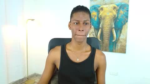 Snapshot of maiki18 chatting on 10.17.25 I am Maik online show from 10.17.25