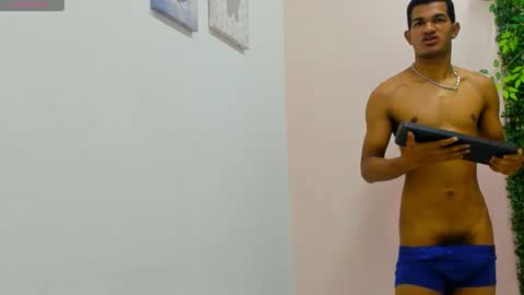 Snapshot of maikol_twinkx chatting on 12.05.25 maikol_twinkx online show from 12.05.25