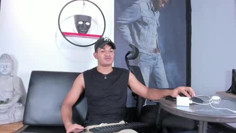 Snapshot of maikol_twinkx1 chatting on 05.31.26 MAIKOL online show from 05.31.26