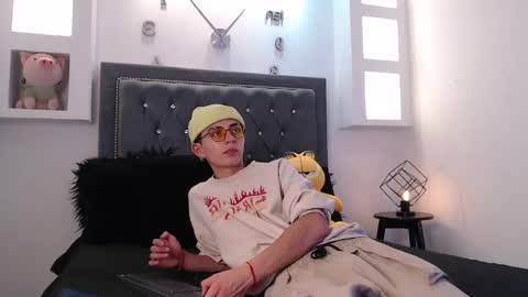 Maiky Cooper online show from 03.05.25