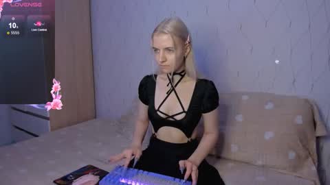 Snapshot of mailin_harrington chatting on 11.01.25 Your kitty online show from 11.01.25