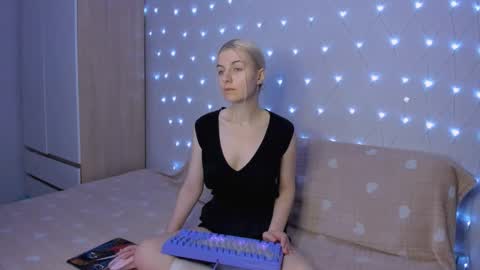 Snapshot of mailin_harrington chatting on 11.22.25 Your kitty online show from 11.22.25