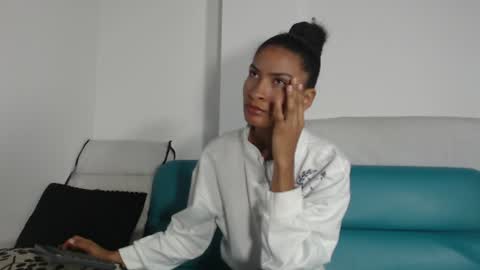 Snapshot of mailyn_gold chatting on 06.19.26 mailyn_gold online show from 06.19.26