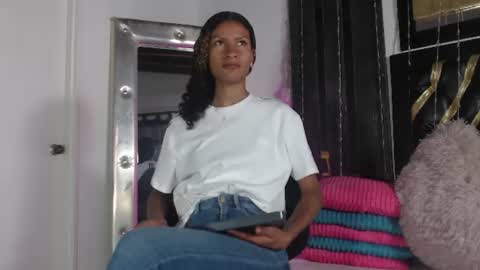 Snapshot of mailyn_gold chatting on 07.15.26 mailyn_gold online show from 07.15.26