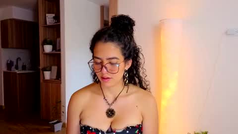   Lauu online show from 04.10.26