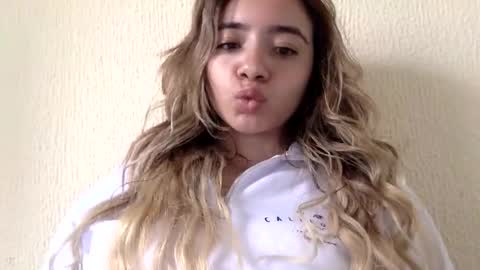 majo_gomezz online show from 04.16.26