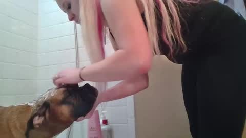 Snapshot of makinziirain chatting on 02.25.26 KarizmaticKitten online show from 02.25.26