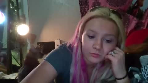 Snapshot of makinziirain chatting on 02.27.26 KarizmaticKitten online show from 02.27.26