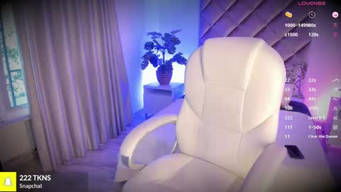 Snapshot of malaia_hills chatting on 09.29.25 Call Me Mala online show from 09.29.25