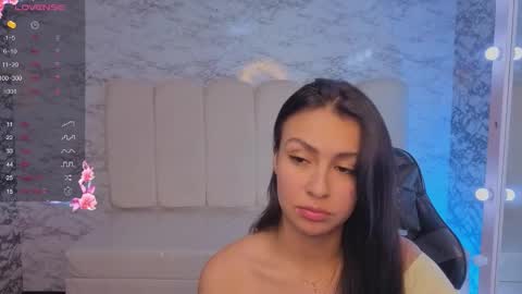 Snapshot of maleja_v_ chatting on 11.22.25 Hi Stream 800am to 200pm online show from 11.22.25