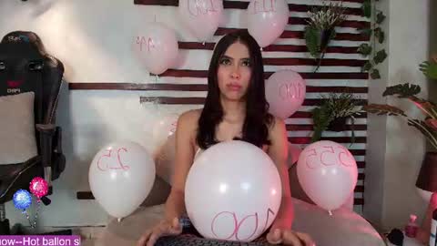 Snapshot of mallory_dietlinde chatting on 06.23.26 mallory_dietlinde online show from 06.23.26