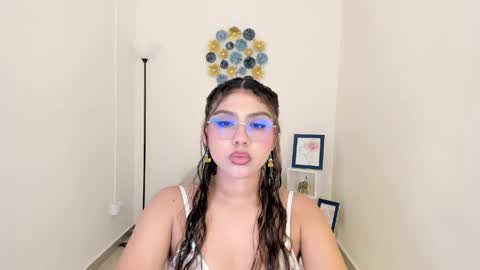 Snapshot of mallory_lee1 chatting on 05.06.26 mallory online show from 05.06.26