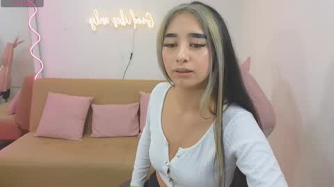 Snapshot of malory_tay chatting on 02.08.25 Malory online show from 02.08.25