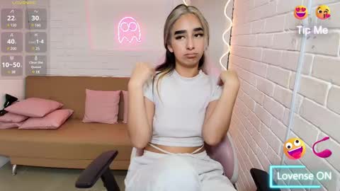 Snapshot of malory_tay chatting on 02.14.25 Malory online show from 02.14.25