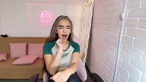 Snapshot of malory_tay chatting on 02.16.25 Malory online show from 02.16.25