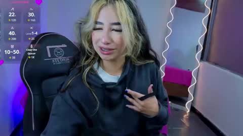 Snapshot of malory_tay chatting on 09.08.25 Malory online show from 09.08.25