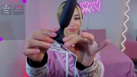 Snapshot of malory_tay chatting on 09.30.25 Malory online show from 09.30.25