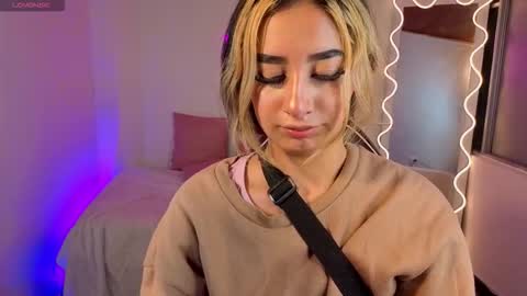 Snapshot of malory_tay chatting on 10.09.25 Malory online show from 10.09.25