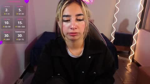 Snapshot of malory_tay chatting on 10.14.25 Malory online show from 10.14.25