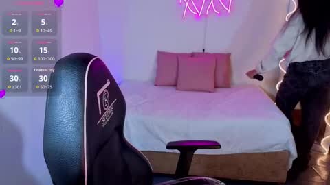 Snapshot of malory_tay chatting on 10.17.25 Malory online show from 10.17.25