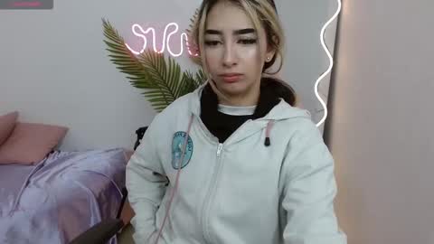 Snapshot of malory_tay chatting on 10.19.25 Malory online show from 10.19.25