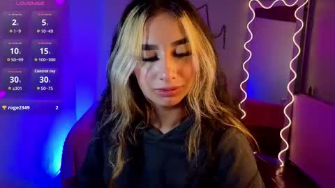 Snapshot of malory_tay chatting on 10.23.25 Malory online show from 10.23.25