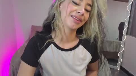 Snapshot of malory_tay chatting on 11.15.25 Malory online show from 11.15.25