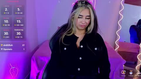 Snapshot of malory_tay chatting on 11.26.25 Malory online show from 11.26.25