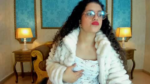 Snapshot of maloryjones chatting on 05.28.26 maloryjones online show from 05.28.26