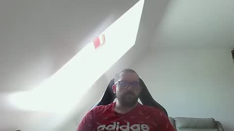Snapshot of malou2927 chatting on 05.17.26 breton online show from 05.17.26
