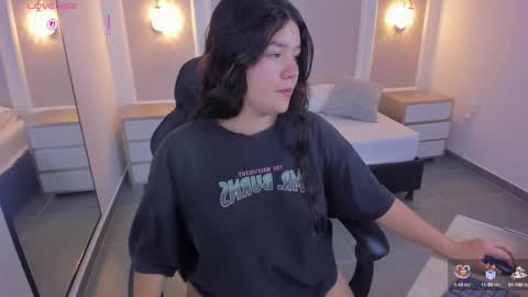 Snapshot of malu_03x chatting on 10.15.25 M A L U online show from 10.15.25