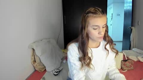 Snapshot of malucam_06 chatting on 01.21.25 instagram nueela online show from 01.21.25