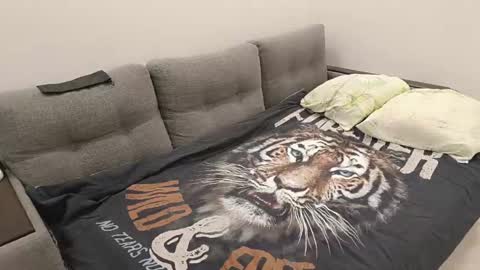 Caroline online show from 01.12.25