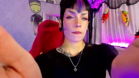 Snapshot of mamushka_ chatting on 10.24.25 online show from 10.24.25