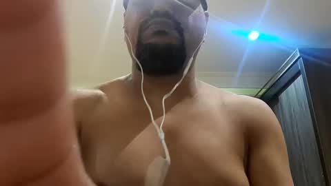 Snapshot of man_new chatting on 05.28.26 Man new online show from 05.28.26