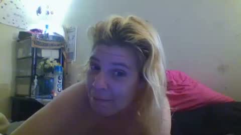 Snapshot of mandilube39 chatting on 03.09.25 mindy22 online show from 03.09.25