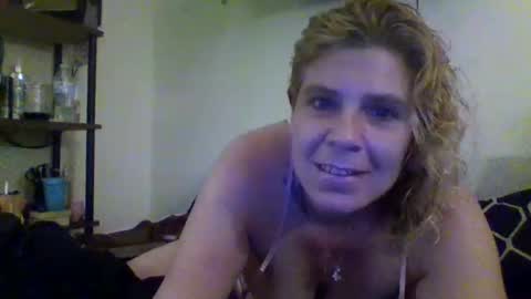 Snapshot of mandilube39 chatting on 04.28.26 mindy22 online show from 04.28.26