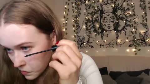 Snapshot of mandymilson chatting on 10.18.25 Mandy online show from 10.18.25