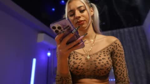 Snapshot of mandypeas chatting on 10.09.25 Anto Lovense is Active My pleasure is in your hands Private is Open online show from 10.09.25