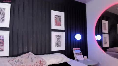 manelyk_evanss online show from 03.19.26