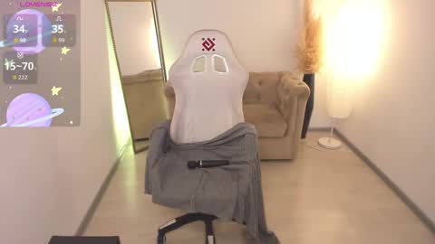 Snapshot of manic_pixie_ chatting on 04.08.26 manic_pixie_ online show from 04.08.26