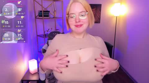 Snapshot of manic_pixie_ chatting on 04.10.26 manic_pixie_ online show from 04.10.26