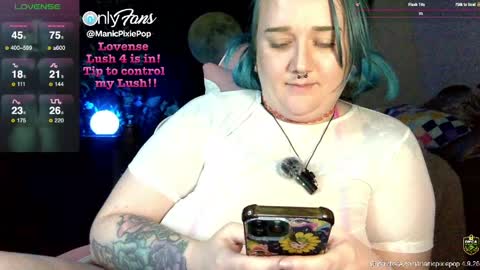 Snapshot of manicpixiepop chatting on 04.10.26 ManicPixiePop online show from 04.10.26