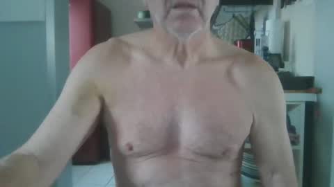 Snapshot of manngrossbite chatting on 01.06.25 manngrossbite online show from 01.06.25