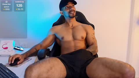 Snapshot of manolo_hot1 chatting on 02.25.25 Manolo Hot 1 online show from 02.25.25