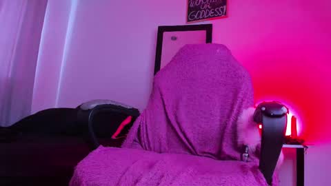 Snapshot of manuevans10 chatting on 02.19.25 manuevans10 online show from 02.19.25